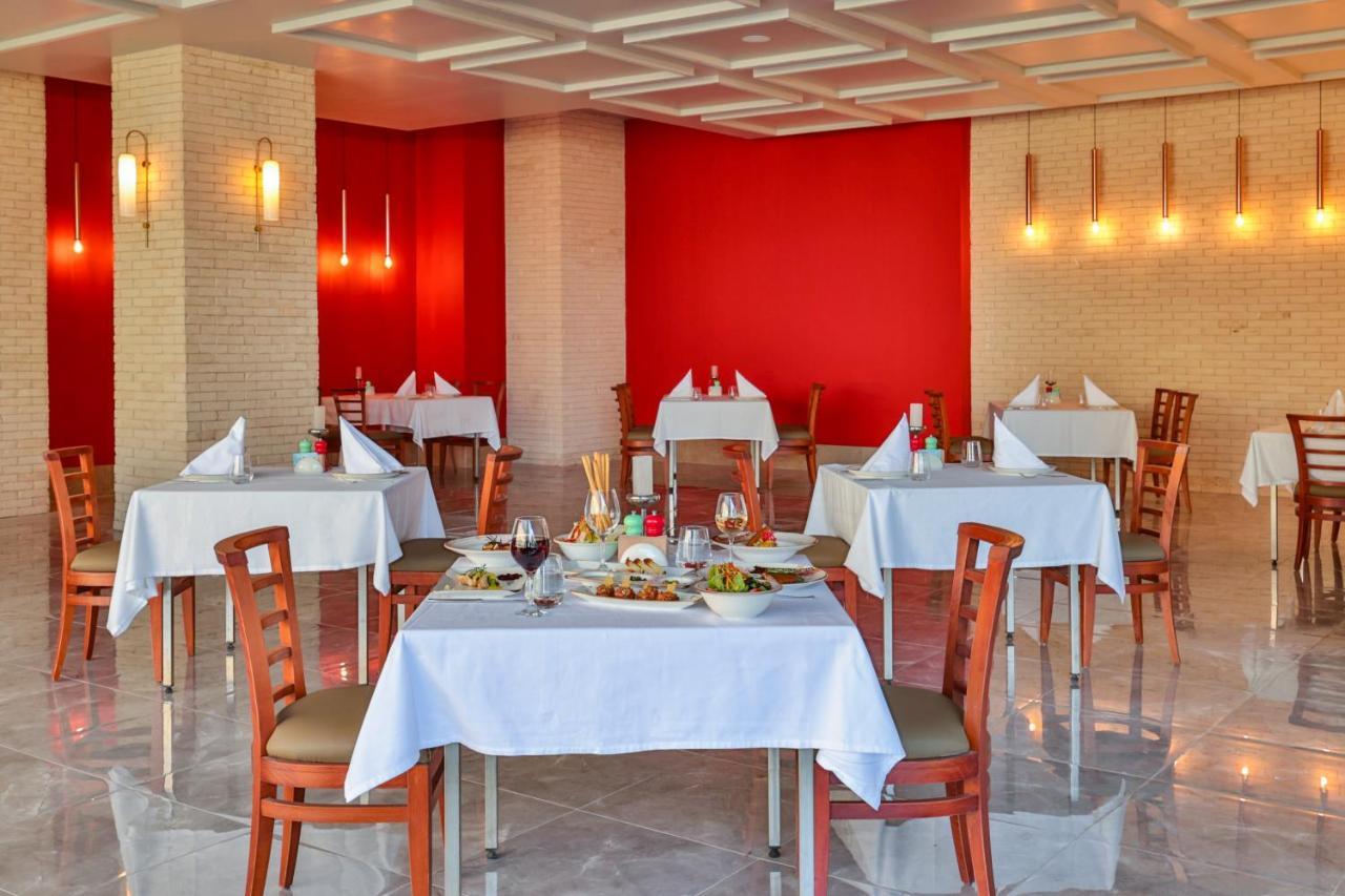 Crystal Centro Resort - Ultimate All Inclusive Antalya Bagian luar foto